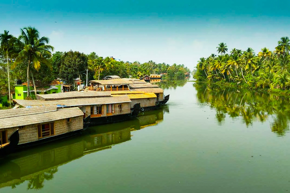 Experience the Thrill of Kumarakom Boat Race with Dream Holidays
